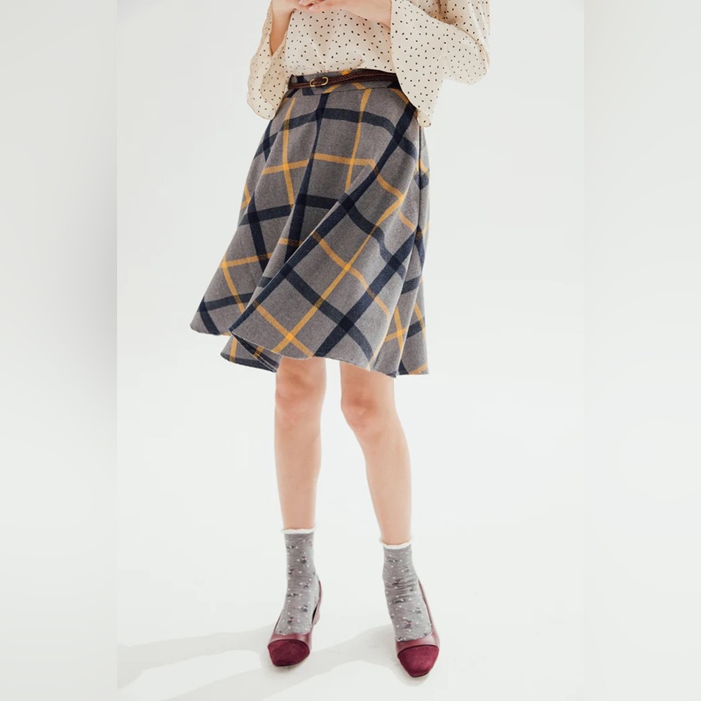 NWOT Miss Patina Moss Land Plaid Grey Skirt